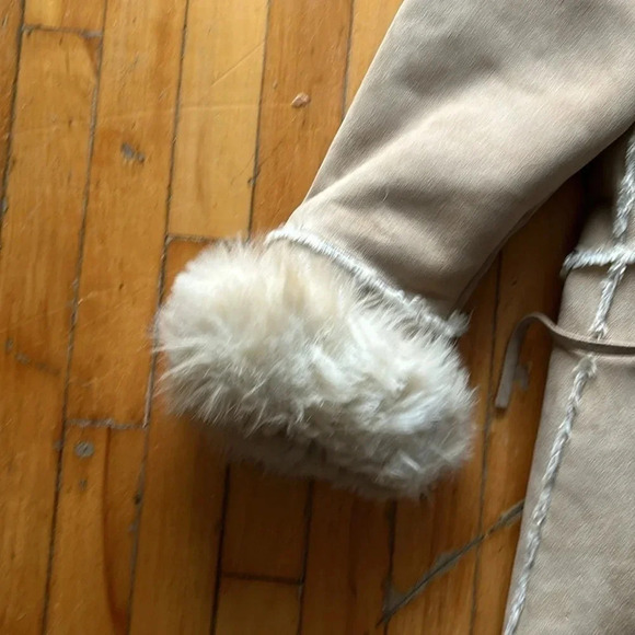 Women's Tan Shearling Coat - Picture 4 of 10